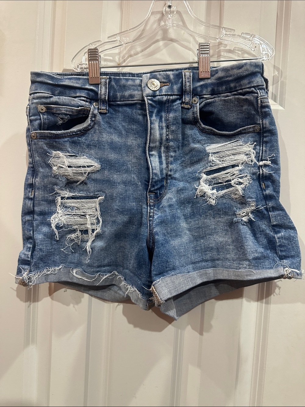 NWOT American Eagle Blue Distressed Denim Women's Shorts size 6